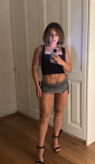 Kéfera Buchmann feet photo thumbnail