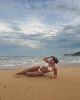 Kéfera Buchmann feet photo thumbnail