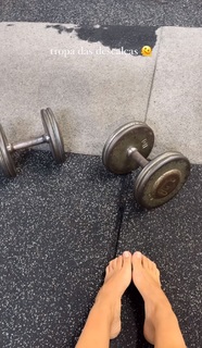 Kéfera Buchmann feet photo thumbnail