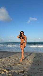 Kéfera Buchmann feet photo thumbnail