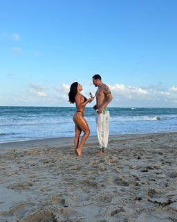 Kéfera Buchmann feet photo thumbnail