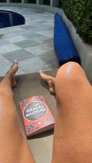 Kéfera Buchmann feet photo thumbnail