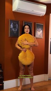 Kéfera Buchmann feet photo thumbnail