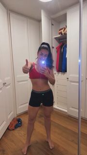 Kéfera Buchmann feet photo thumbnail