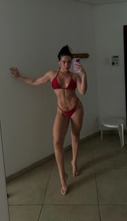 Kéfera Buchmann feet photo thumbnail