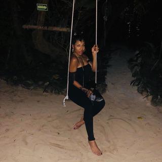 La'Myia Good feet photo 11