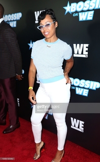La'Myia Good feet photo 4