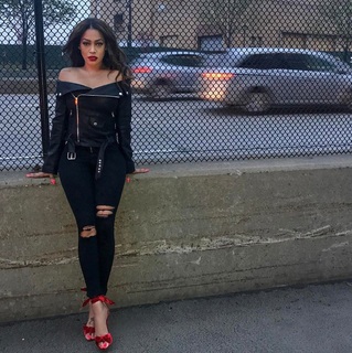 La La Anthony feet photo thumbnail