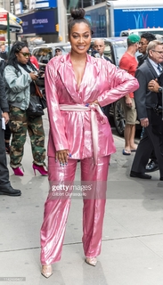 La La Anthony feet photo thumbnail