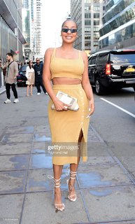 La La Anthony feet photo thumbnail