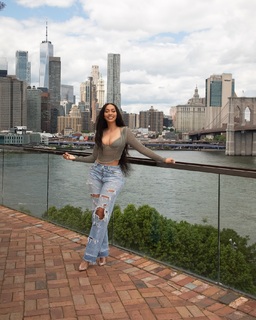 La La Anthony feet photo thumbnail