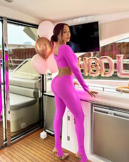 La La Anthony feet photo thumbnail