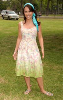 Lacey Chabert feet photo thumbnail
