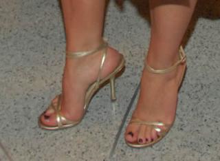 Lacey Chabert feet photo thumbnail