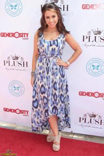 Lacey Chabert feet photo thumbnail