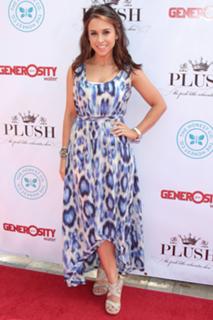Lacey Chabert feet photo thumbnail