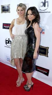 Lacey Chabert feet photo thumbnail