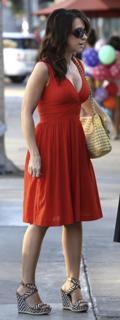 Lacey Chabert feet photo thumbnail