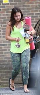 Lacey Turner feet photo thumbnail