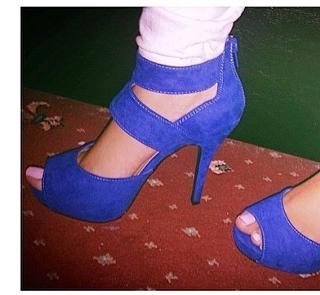 Lacey Turner feet photo thumbnail