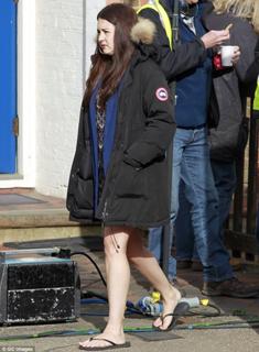 Lacey Turner feet photo thumbnail