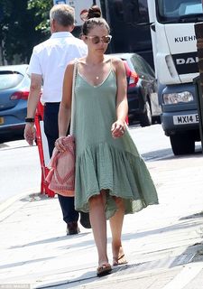 Lacey Turner feet photo thumbnail