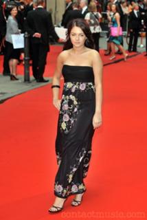 Lacey Turner feet photo thumbnail