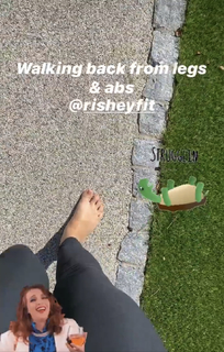 Lacey Turner feet photo thumbnail