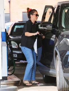 Lacey Turner feet photo thumbnail