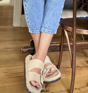 Lacey Turner feet photo thumbnail
