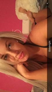 Laci Kay Somers feet photo thumbnail