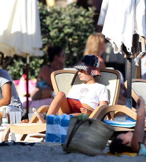 Lady Amelia Windsor feet photo 8