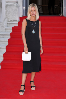 Lady Amelia Windsor feet photo 3