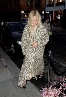 Lady Amelia Windsor feet photo 10