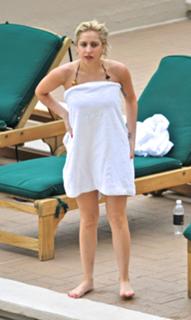 Lady Gaga feet photo thumbnail