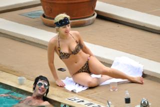 Lady Gaga feet photo thumbnail