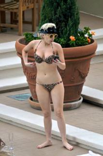 Lady Gaga feet photo thumbnail