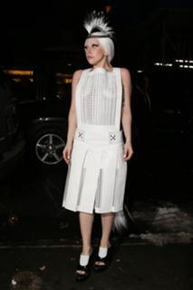 Lady Gaga feet photo thumbnail