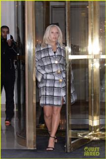 Lady Gaga feet photo thumbnail