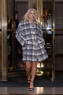 Lady Gaga feet photo thumbnail