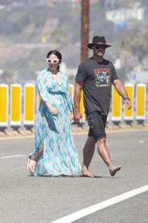 Lady Gaga feet photo thumbnail