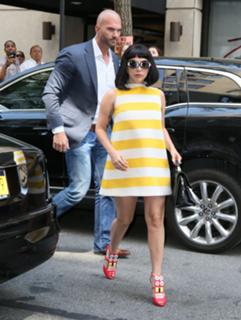 Lady Gaga feet photo thumbnail