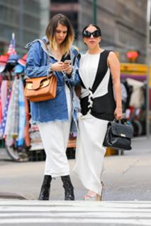 Lady Gaga feet photo thumbnail