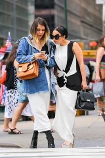 Lady Gaga feet photo thumbnail