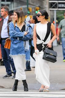 Lady Gaga feet photo thumbnail