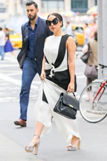 Lady Gaga feet photo thumbnail