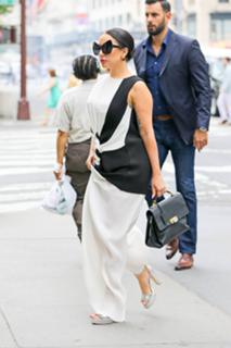 Lady Gaga feet photo thumbnail