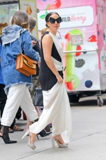 Lady Gaga feet photo thumbnail
