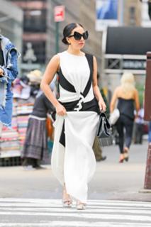 Lady Gaga feet photo thumbnail