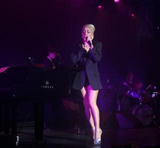 Lady Gaga feet photo thumbnail